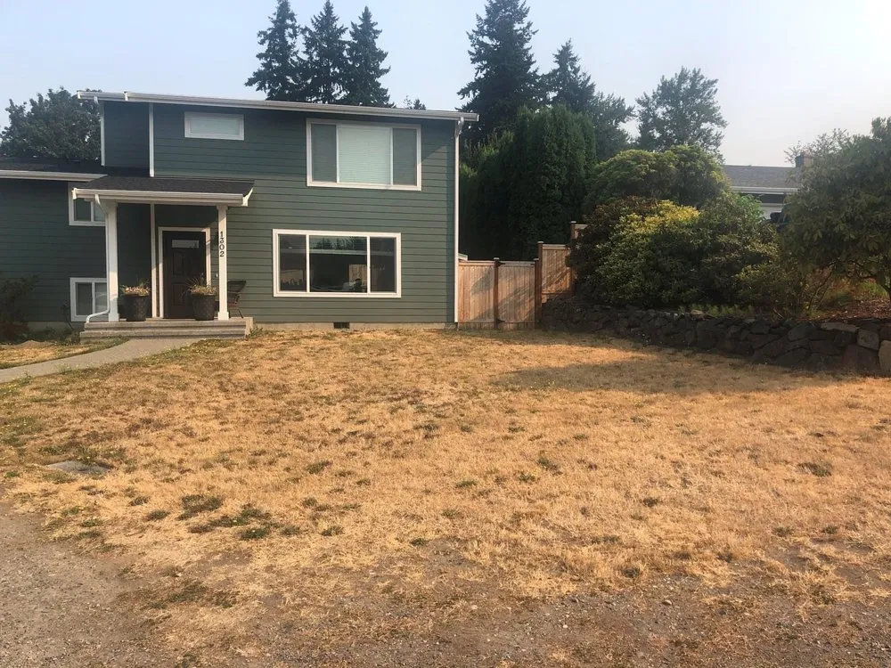 Expert lawn care service near you in Kent, WA by Distinctive Landscape