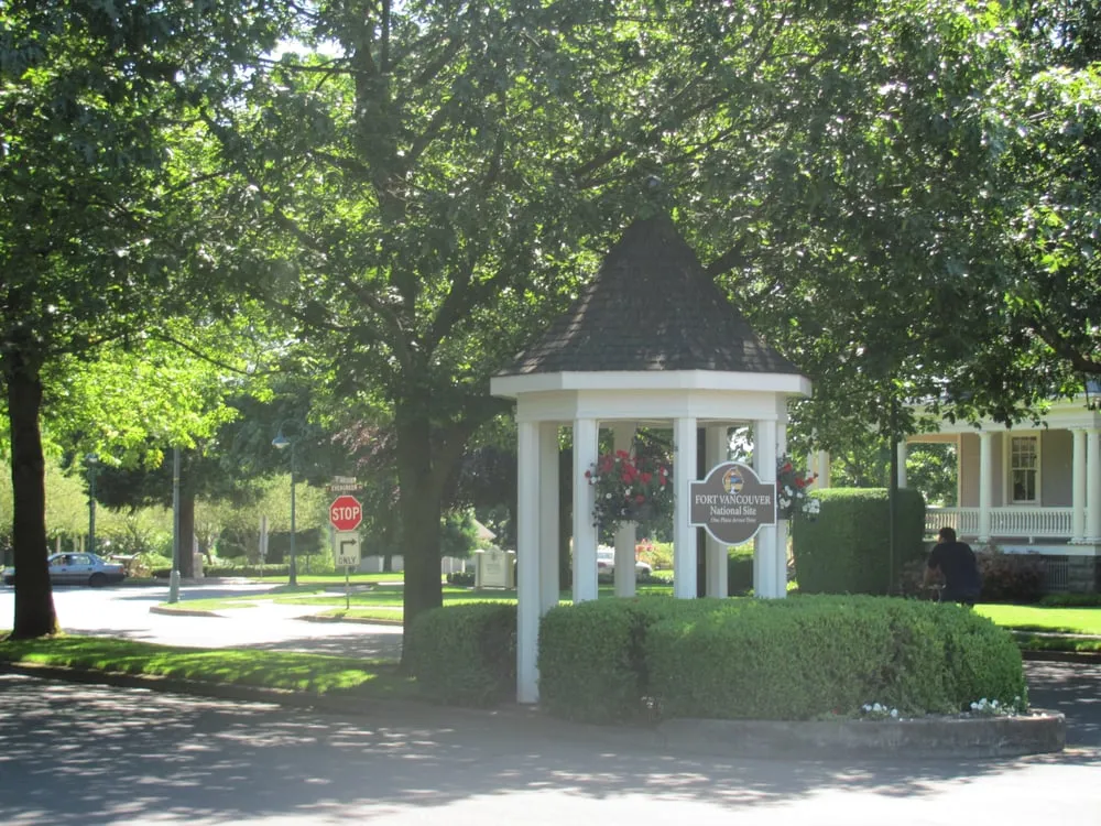 Affordable lawn care service in Vancouver, WA by Distinctive Landscape