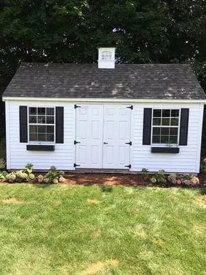 Distinctive Landscaping & Lawn Maintenance Logo