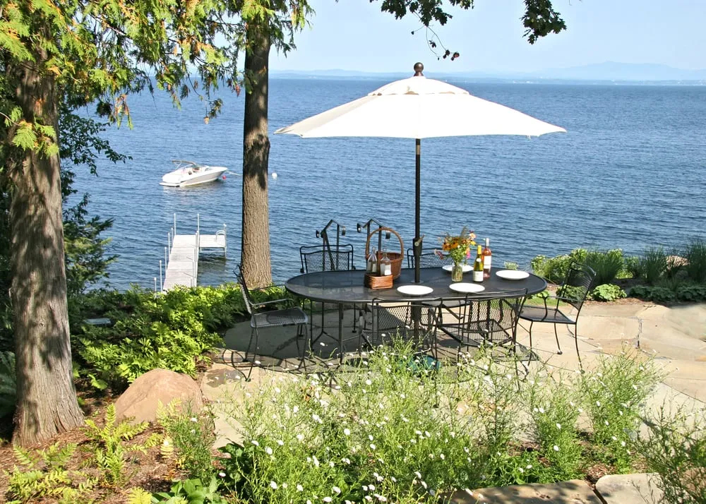 Custom garden landscaping for residential properties in Charlotte, VT by Distinctive Landscaping