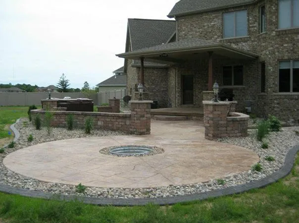 Affordable garden landscaping in Shiocton, WI by Distinctive Landscaping