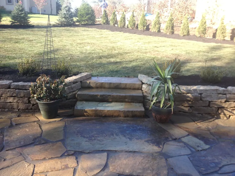 Trusted lawn care service experts serving Columbus, OH - Distinctive Lawn And Landscape
