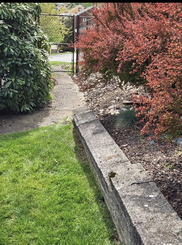 Local lawn mowing service for residential properties in Dravosburg, PA by Ditillo's Landscaping