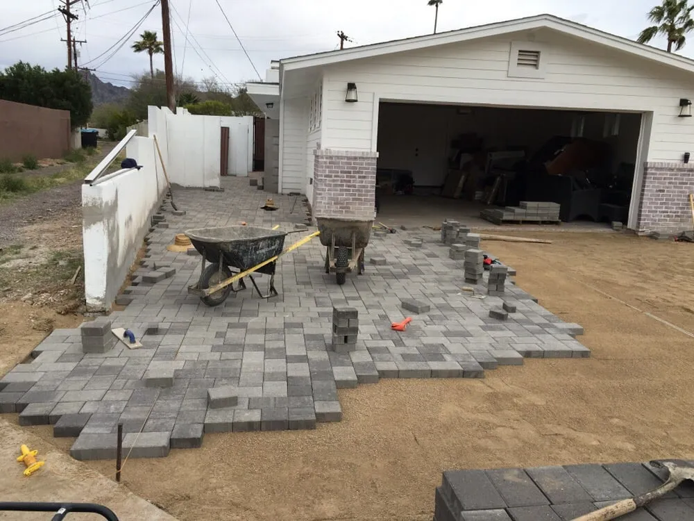 Custom lawn care service for beautiful yards across Phoenix, AZ - Diversified Landscape Management