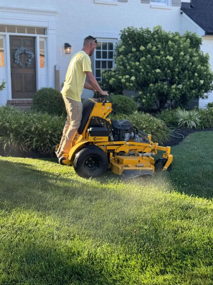 Professional yard cleanup service in Lexington, KY by Diversified Lawn and Landscape