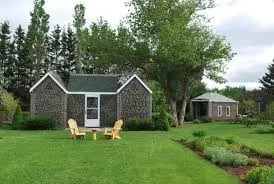 Custom lawn mowing service in Clinton, MD - Divine Landscaping