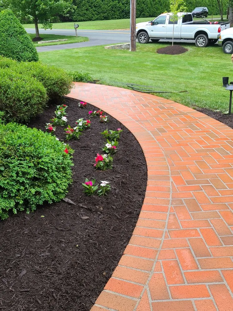 Affordable lawn mowing service experts serving Damascus, MD - Divine Landscaping