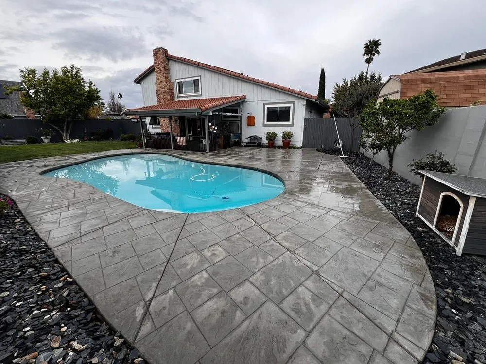 Local lawn care service for year-round maintenance across Huntington Beach, CA - Divine Landscaping