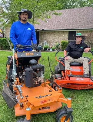 Divine Lawn Services Logo