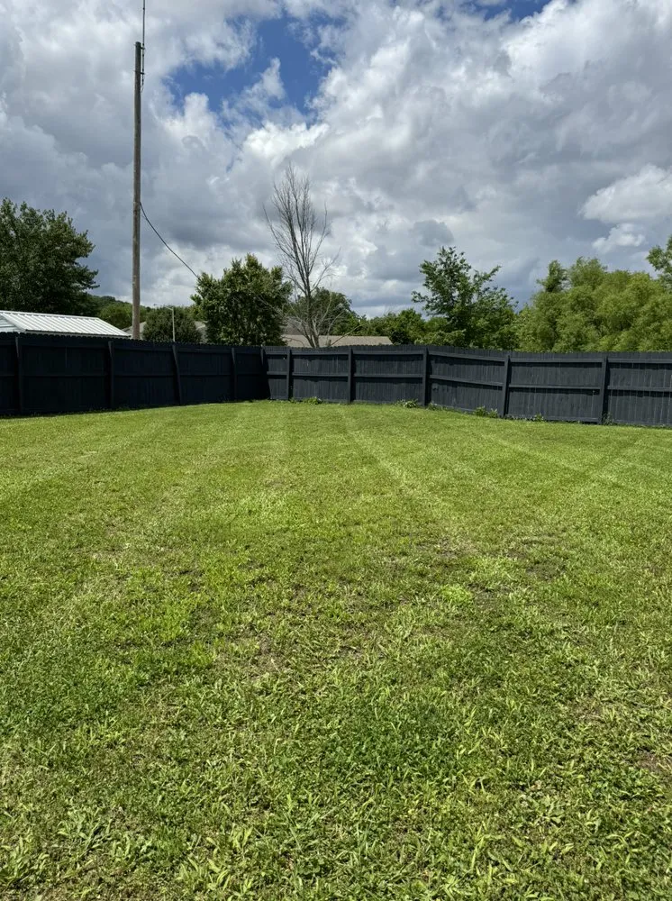 Trusted yard maintenance in Hazel Green, AL by Divine Lines