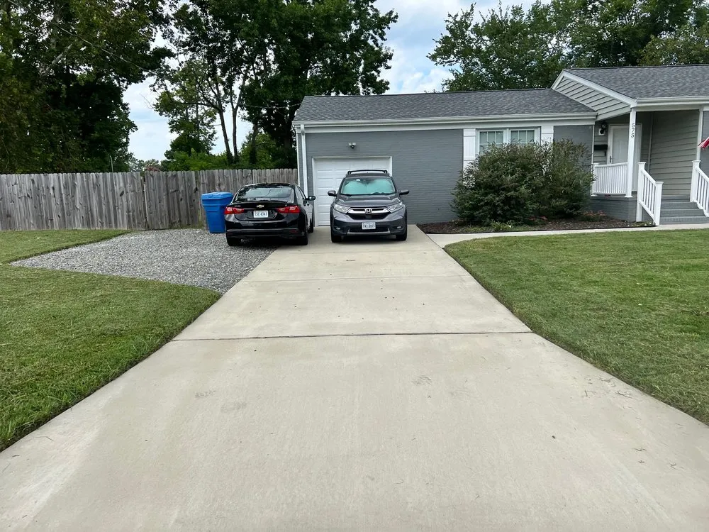 Top-rated lawn mowing service for beautiful yards across Norfolk, VA - Divine Works