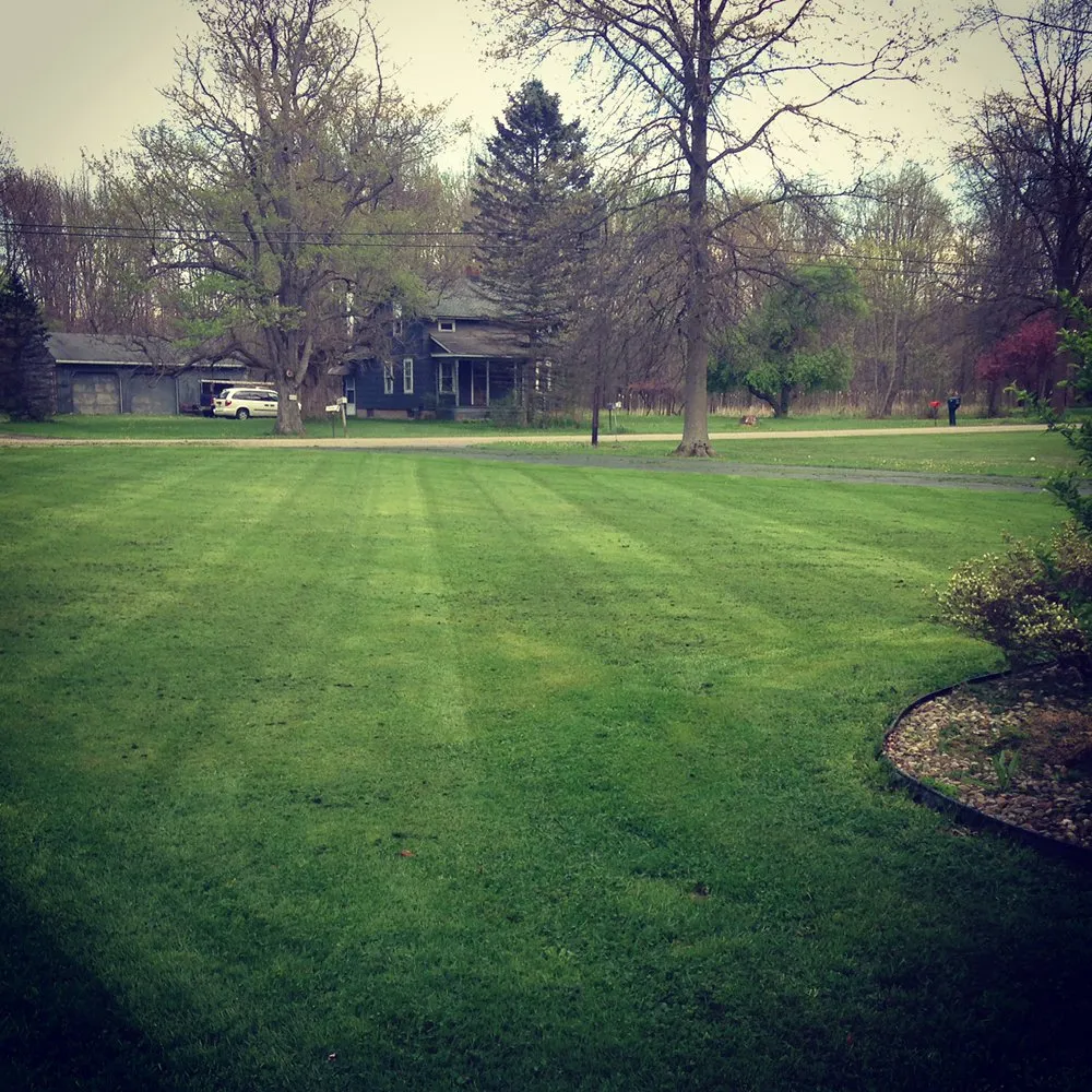 Custom lawn mowing service experts serving Kinsman, OH - Divot's Lawn Care
