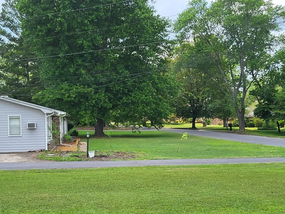 Top-rated lawn mowing service in Crossville, AL by Dixie lawn Care services