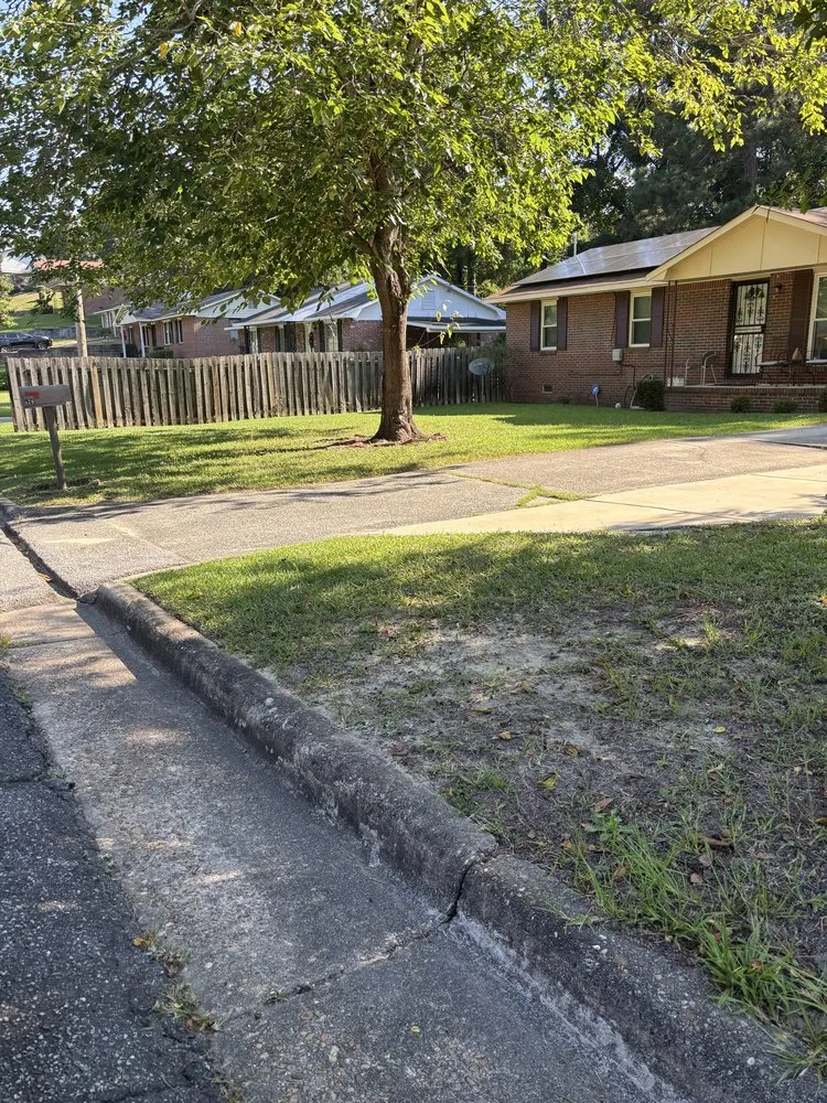 Affordable lawn care service experts serving Columbus, GA - Dixon Elite Landscaping