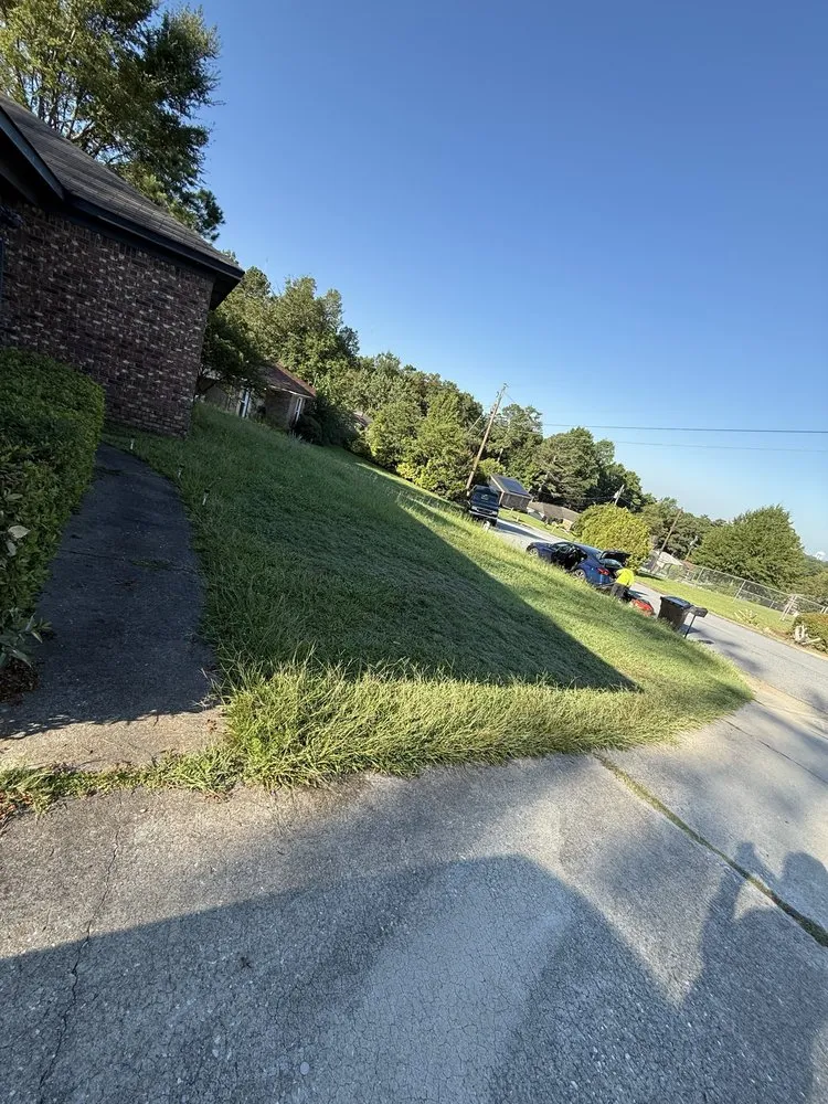 Professional lawn mowing service in Columbus, GA - Dixon Elite Landscaping