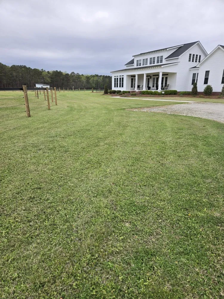 Top-rated lawn mowing service experts serving Greenville, NC - Dixon Landscaping