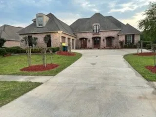Top-rated yard cleanup service for residential properties across Jackson, MS - Dixon Lawn & Painting Service