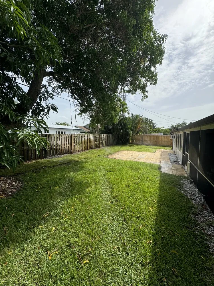 Top-rated yard maintenance experts serving West Palm Beach, FL - Dixons Best Maintenance
