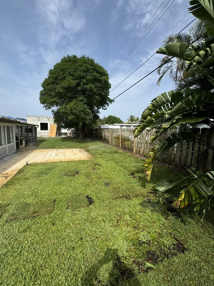 Professional lawn mowing service in West Palm Beach, FL - Dixons Best Maintenance