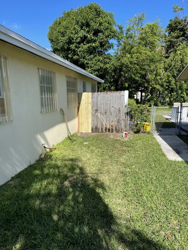 Local yard maintenance in West Palm Beach, FL by Dixons Best Maintenance