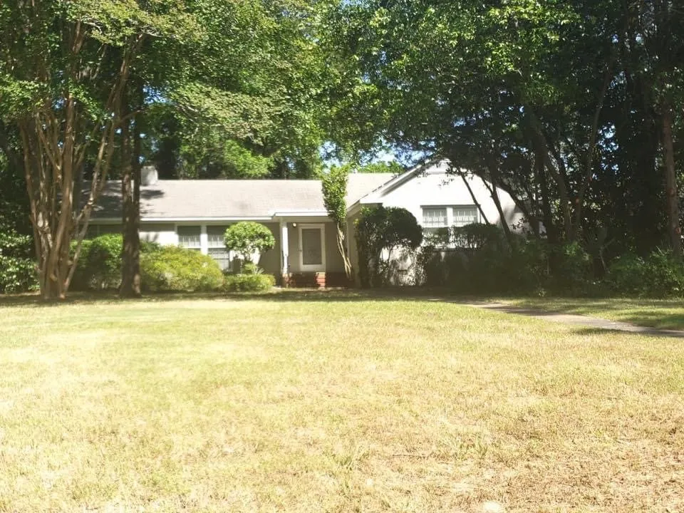 Trusted outdoor landscaping in Montgomery, AL by Dizzle Landscape And Design