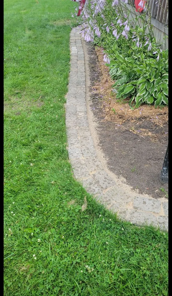 Top-rated garden landscaping in Hebron, IN by D&J Greenscapes