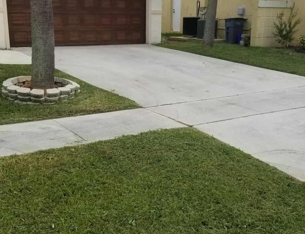 Affordable lawn care service for residential properties across Boynton Beach, FL - DJ Landscape