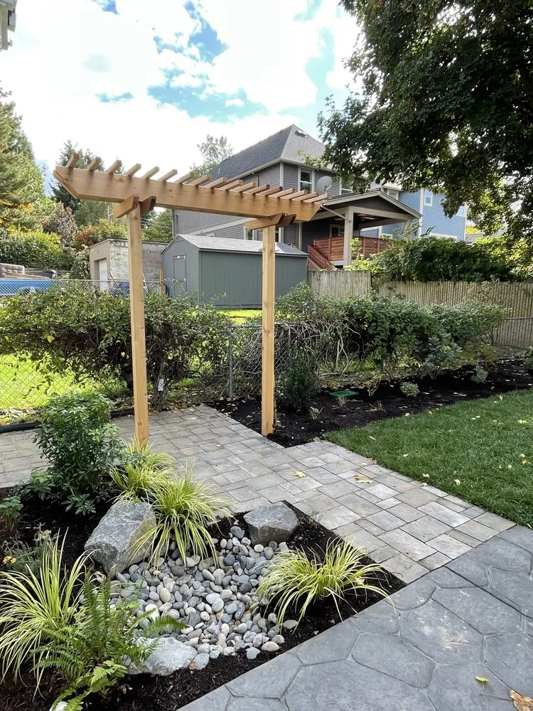 Expert lawn mowing service experts serving Vancouver, WA - D&J Landscape Contractors