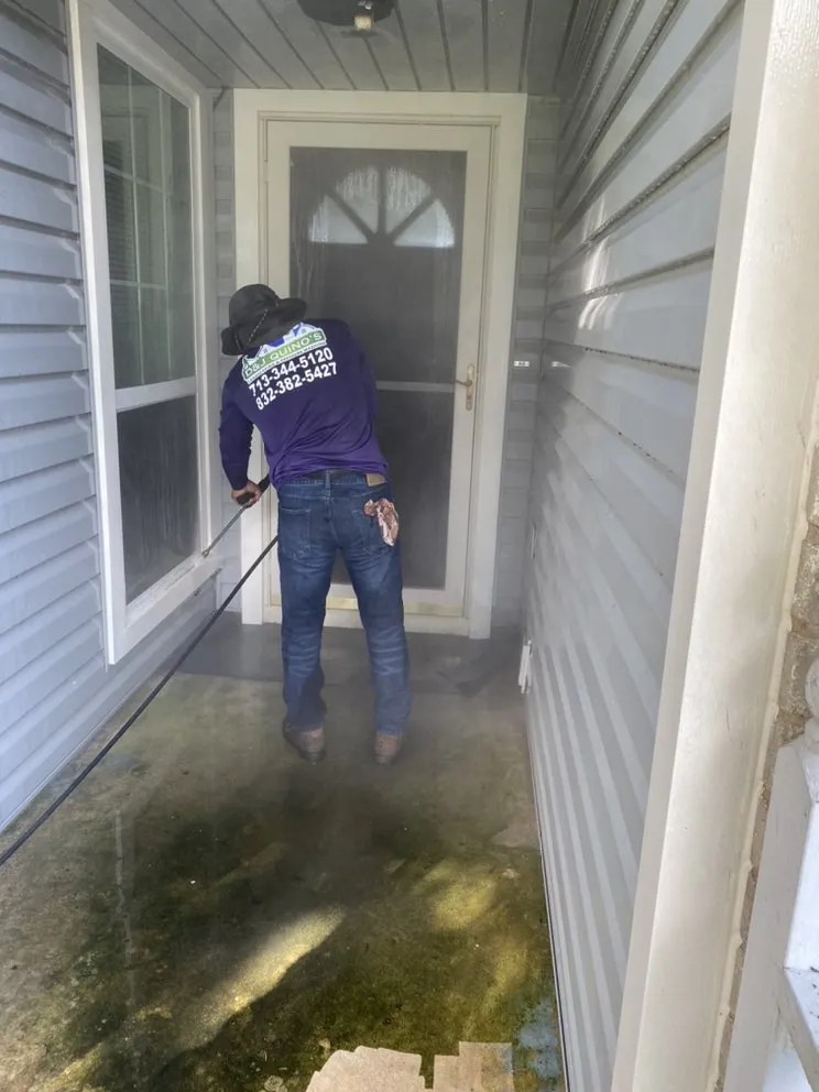 Reliable lawn care service with custom design across Friendswood, TX - D&J Quino's