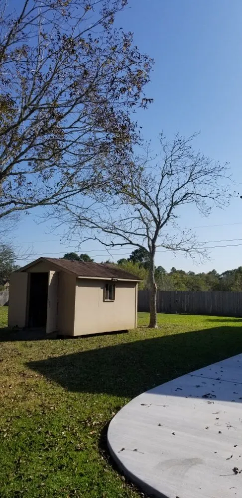 Custom lawn mowing service experts serving League City, TX - D&J Tree Services