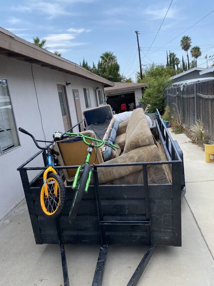 Trusted yard cleanup service in Hemet, CA by DJ’S Hauling Services & Landscaping