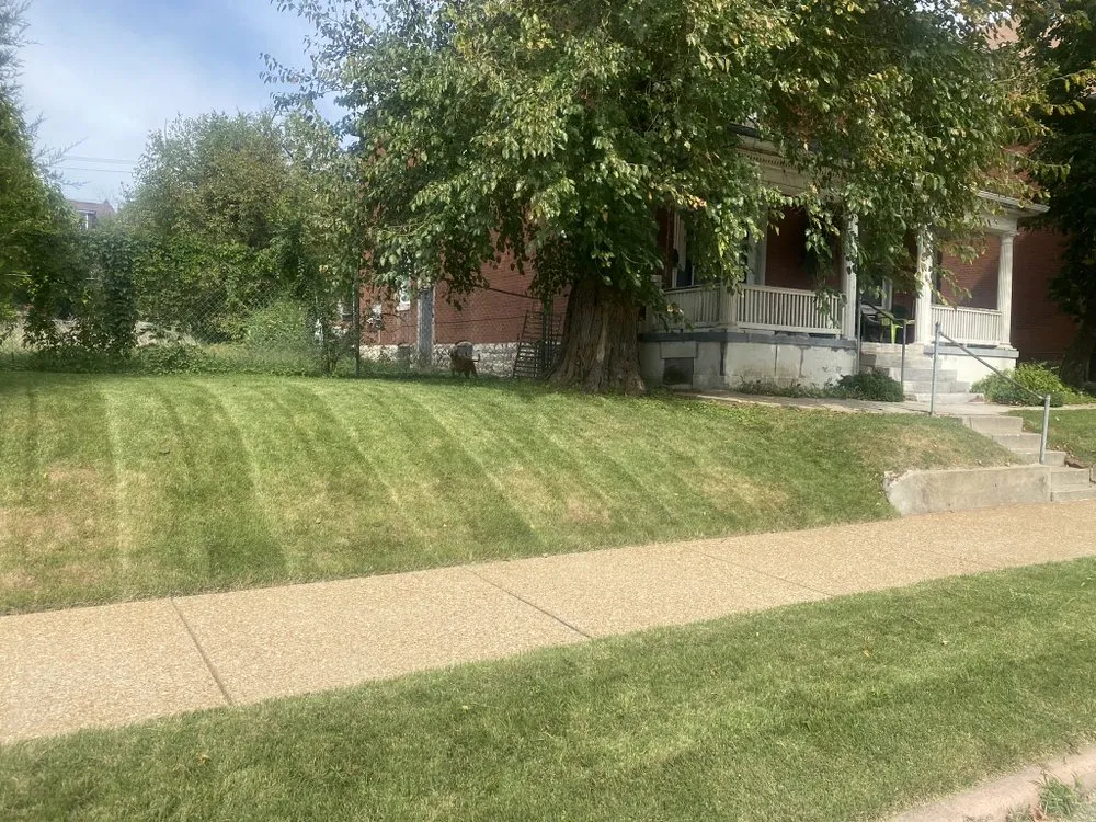 Trusted lawn mowing service in Florissant, MO - Dj's Landscaping Company