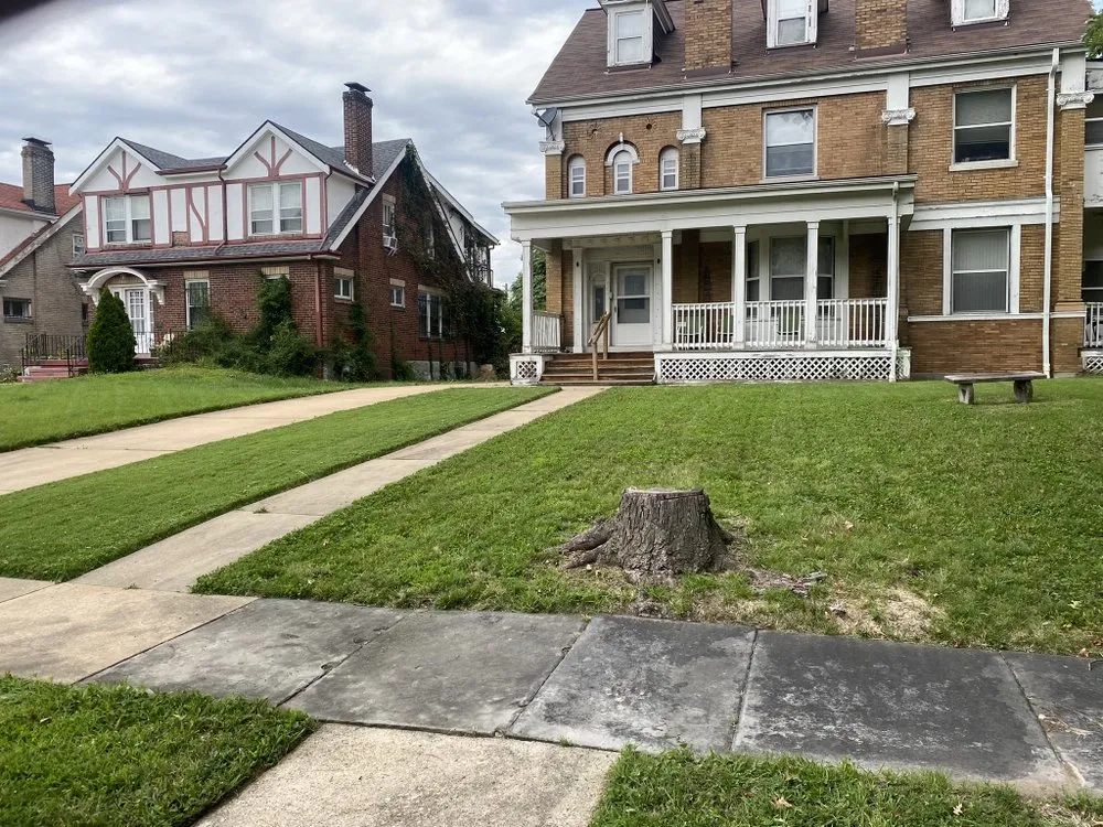 Custom lawn care service in Florissant, MO - Dj's Landscaping Company