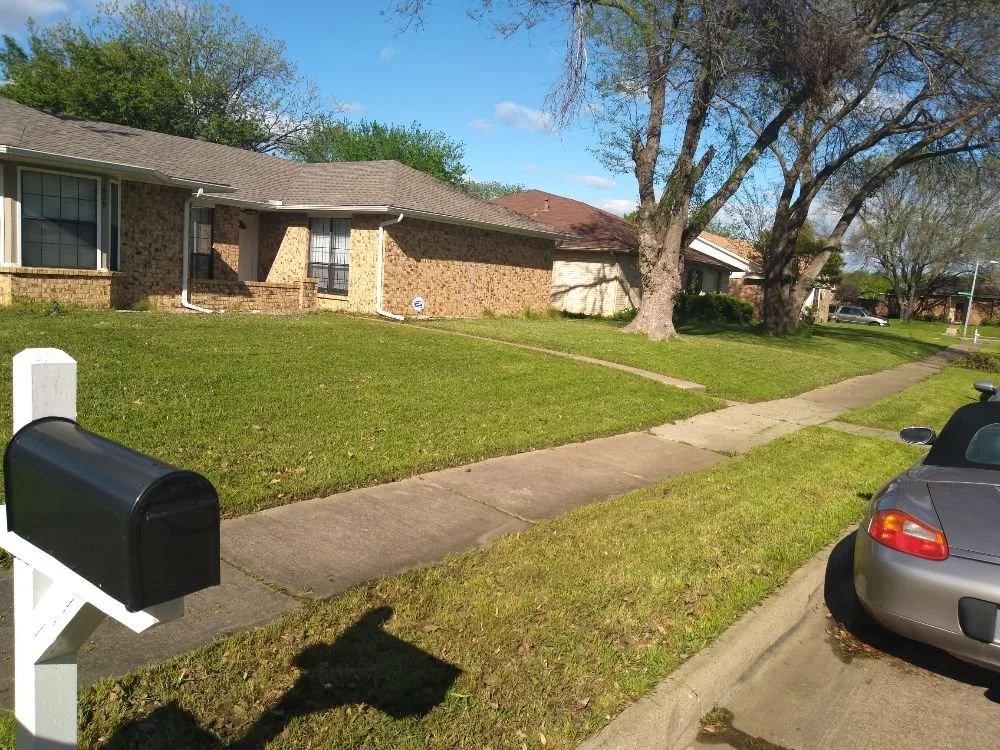 Professional lawn mowing service in Dallas, TX - DJW lawn Care