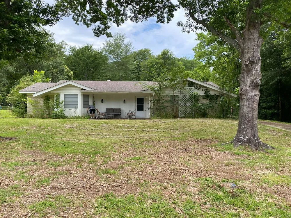 Professional yard cleanup service for homes across Chandler, TX - DK Lawnservice