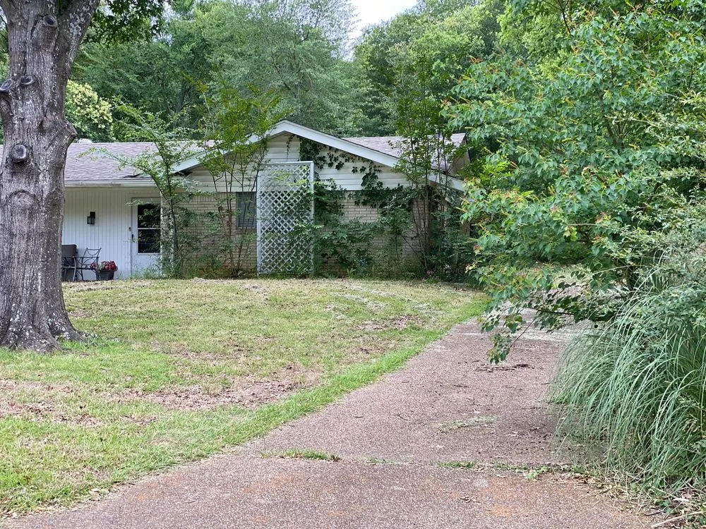 Trusted lawn mowing service near you across Chandler, TX - DK Lawnservice