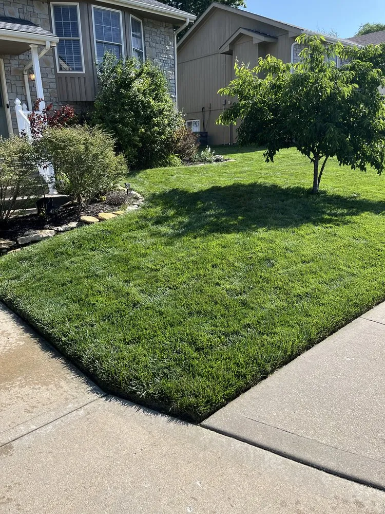 Reliable outdoor landscaping experts serving Excelsior Springs, MO - D&K Mowing