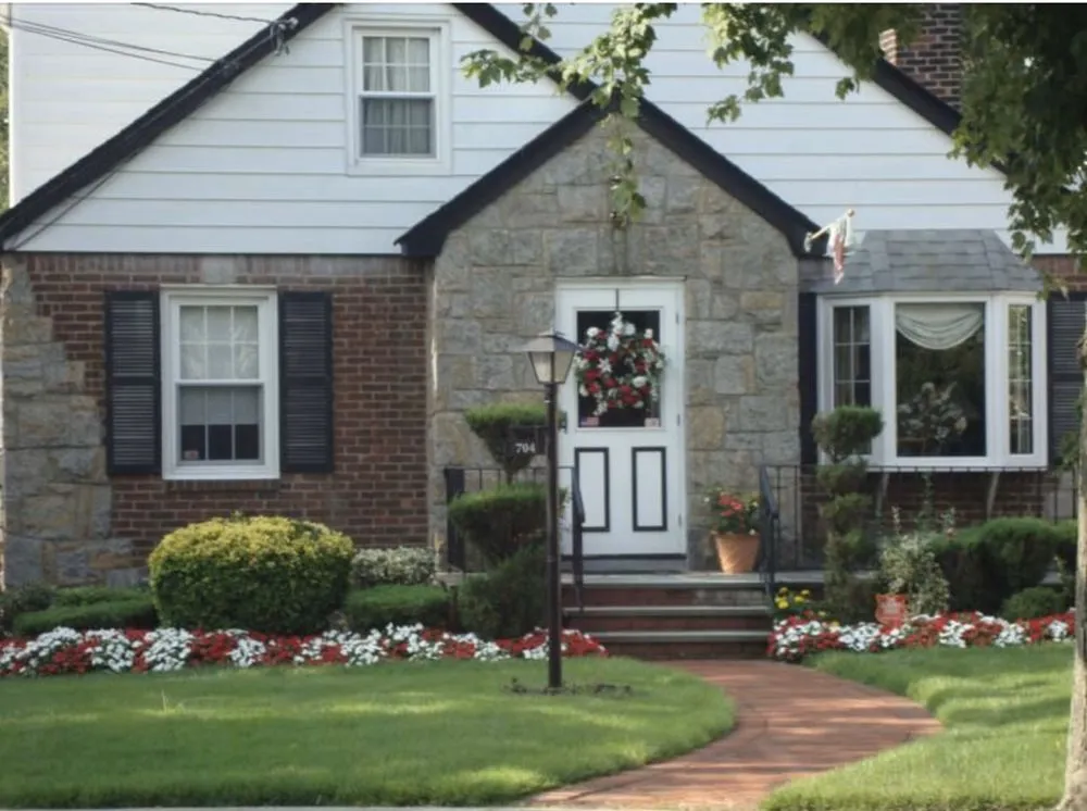 Top-rated landscaping services experts serving Hazelwood, PA - D&L Landscaping