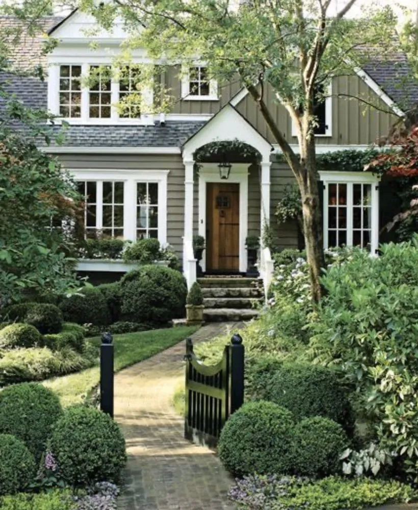 Custom lawn mowing service experts serving Hazelwood, PA - D&L Landscaping