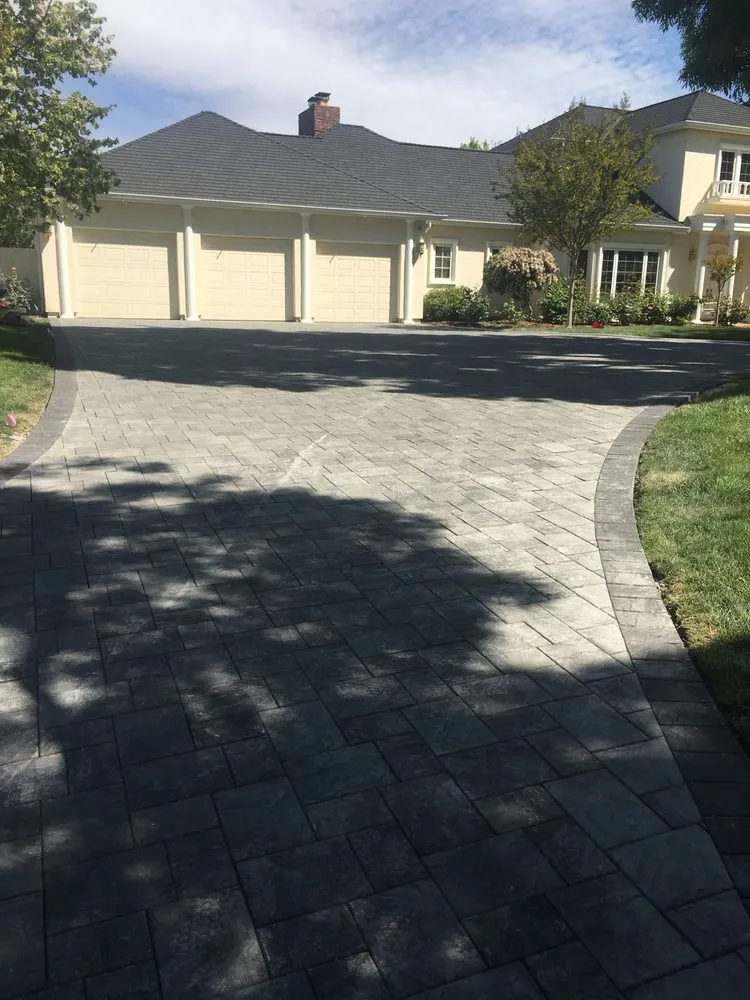 Custom outdoor landscaping in Sacramento, CA by DL Landscaping