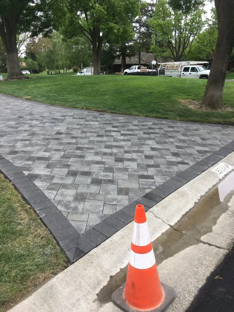 Professional lawn mowing service experts serving Sacramento, CA - DL Landscaping