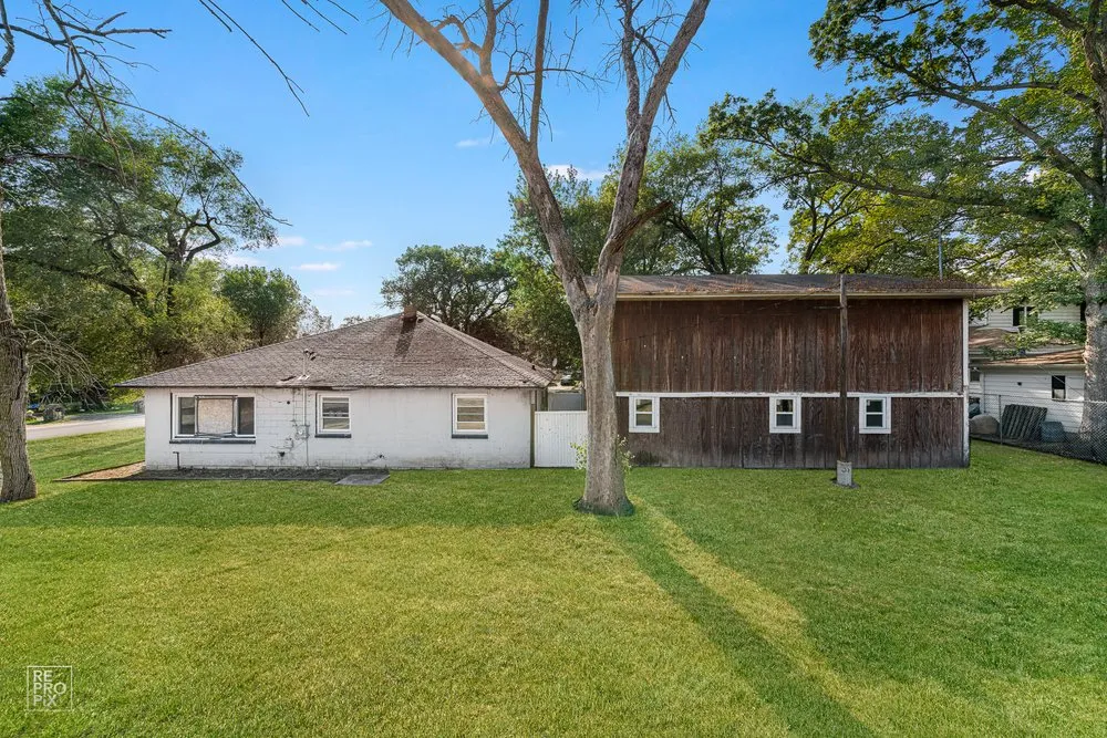 Top-rated landscaping services for residential properties in Park Forest, IL by D&L Services