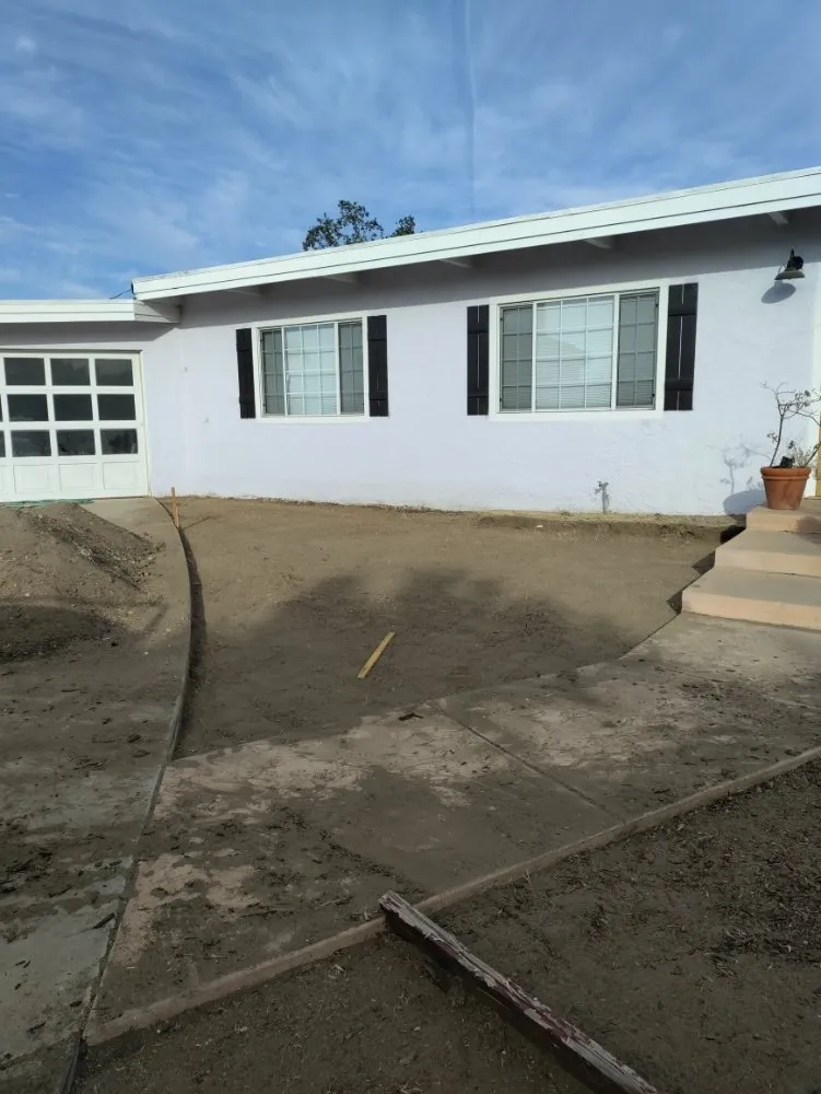 Affordable lawn care service in Thousand Oaks, CA by DLC Landscaping