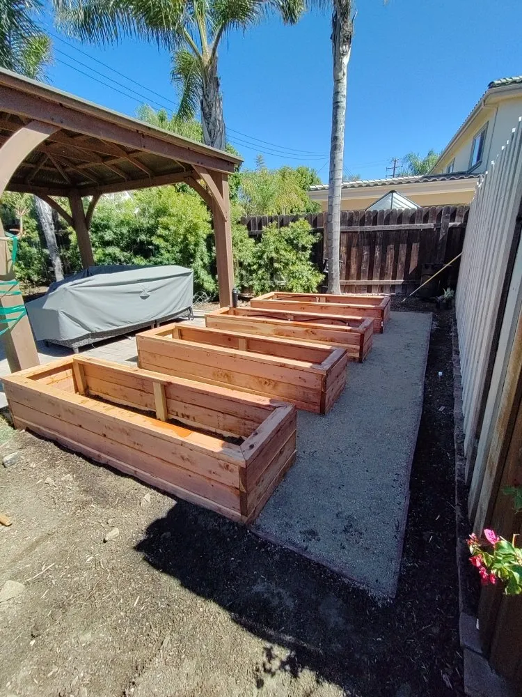 Affordable yard maintenance in Thousand Oaks, CA by DLC Landscaping