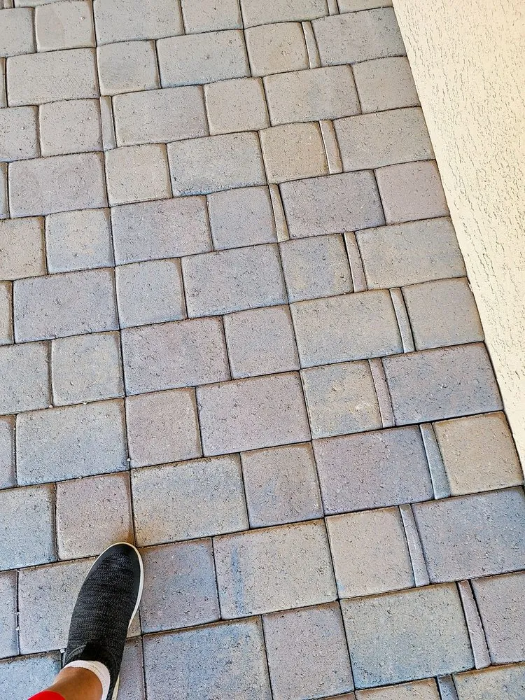 Top-rated lawn mowing service in Avondale, AZ - DLLS Landscape Company