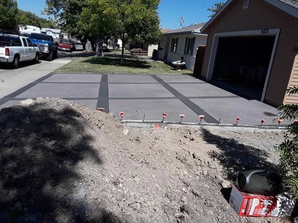 Top-rated lawn mowing service in Sacramento, CA - DLS Landscape & Concrete