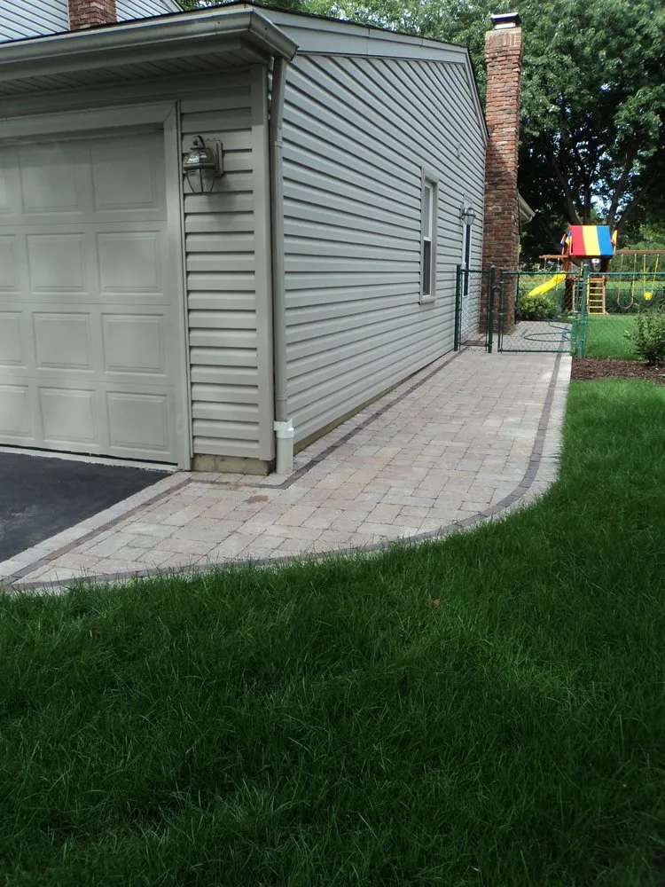 Professional yard maintenance in Palatine, IL - DLS Landscaping