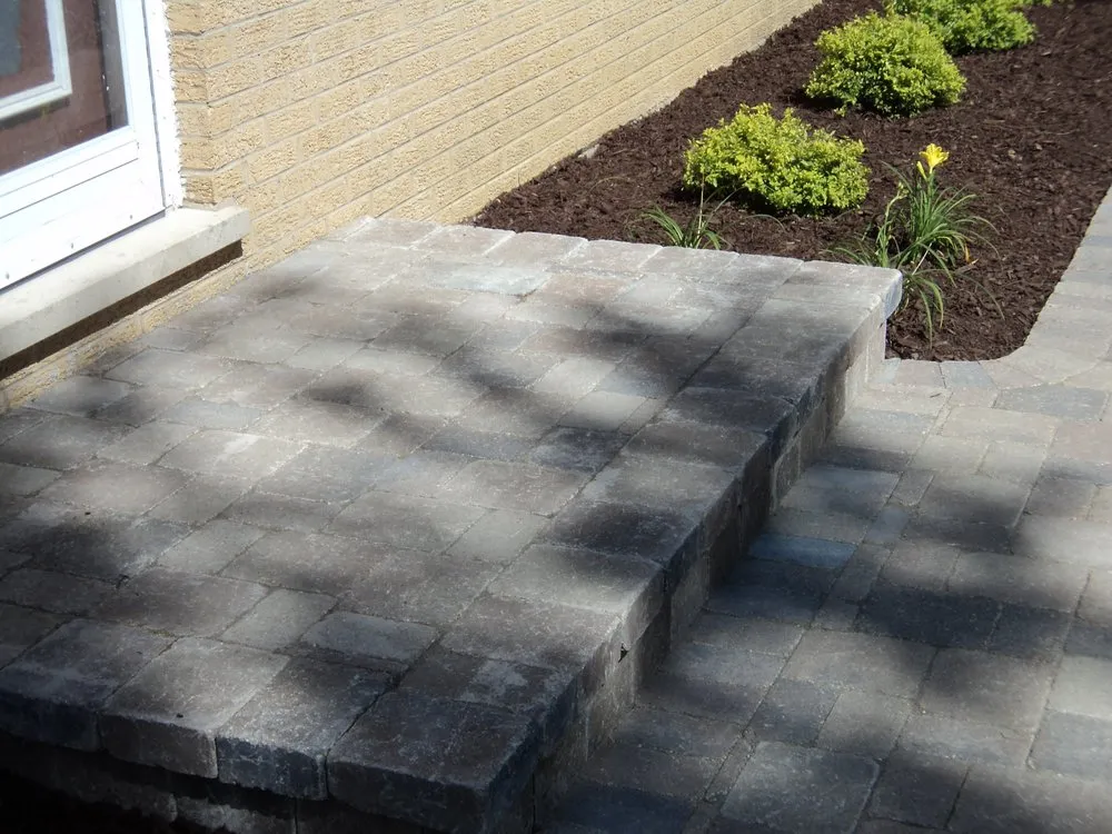 Reliable yard maintenance in Palatine, IL by DLS Landscaping