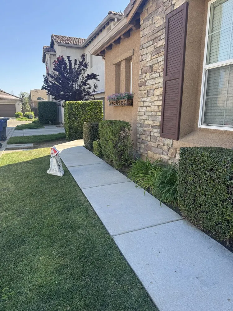 Affordable garden landscaping in Fresno, CA by DLS Lawn Service