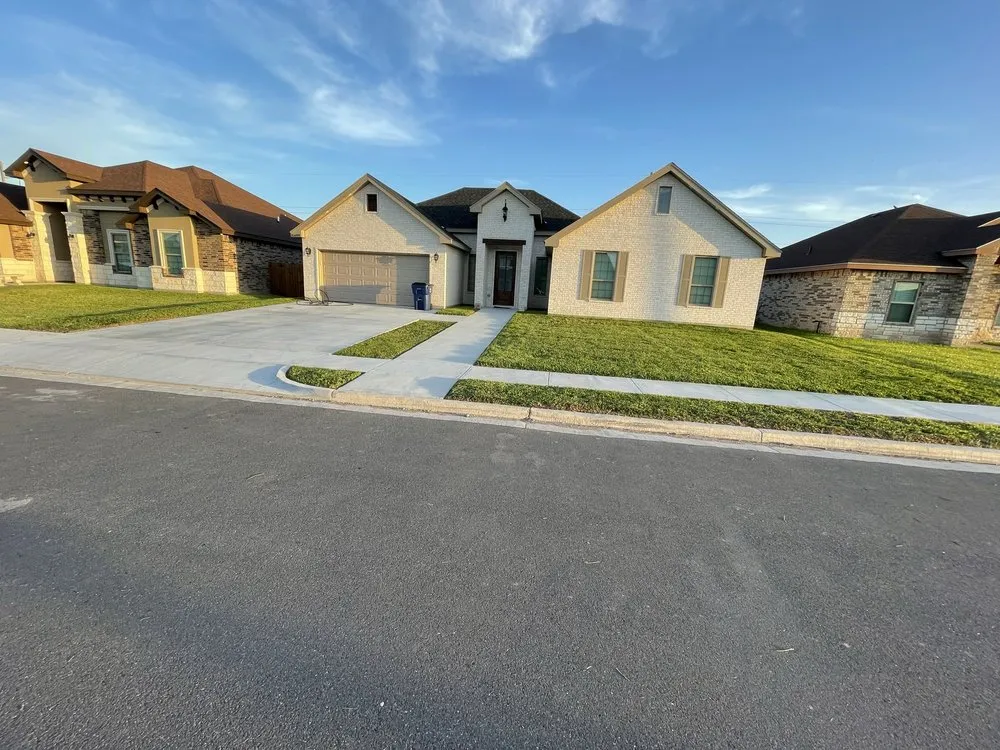 Professional yard maintenance in Harlingen, TX - DLT Lawn Care